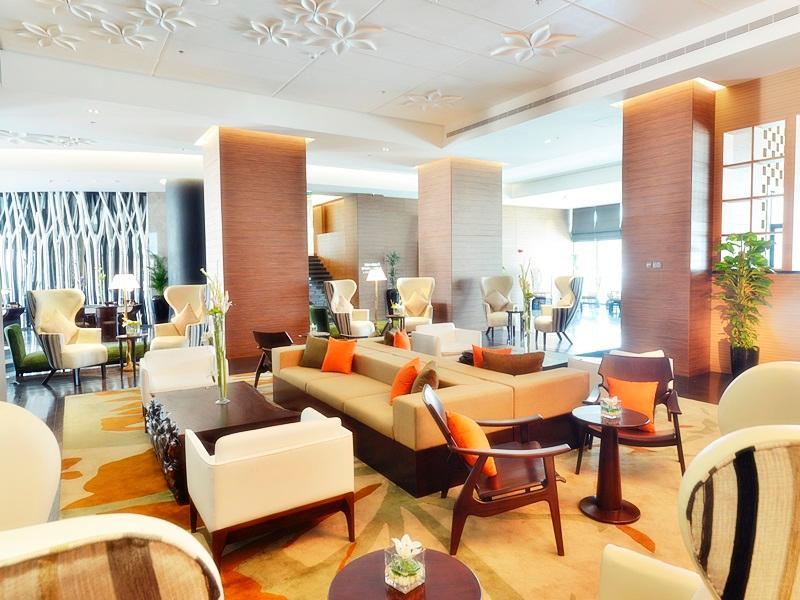 라미 그랜드 호텔 앤 스파 마나마 외부 사진 The lobby of the hotel