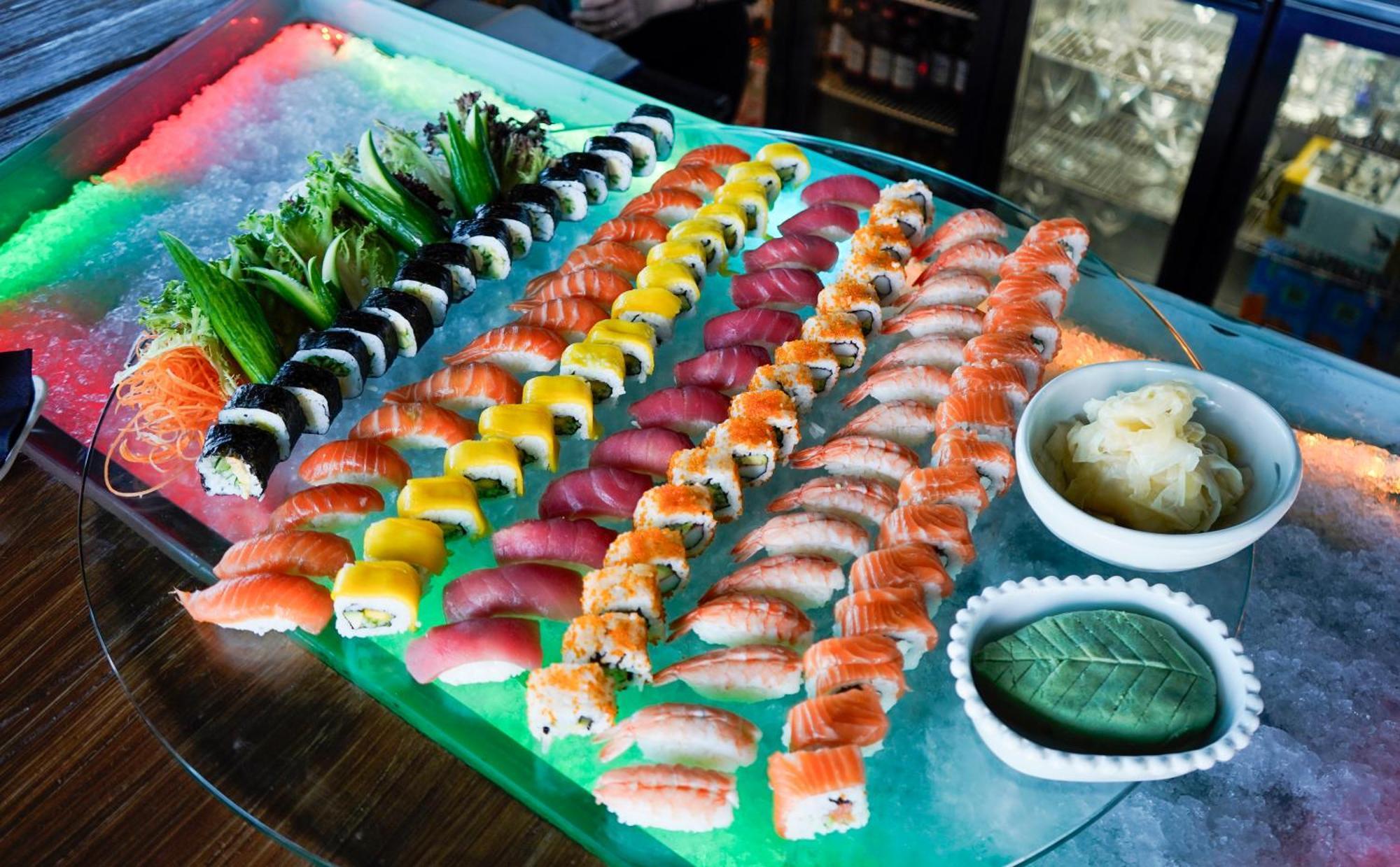라미 그랜드 호텔 앤 스파 마나마 외부 사진 Sushi