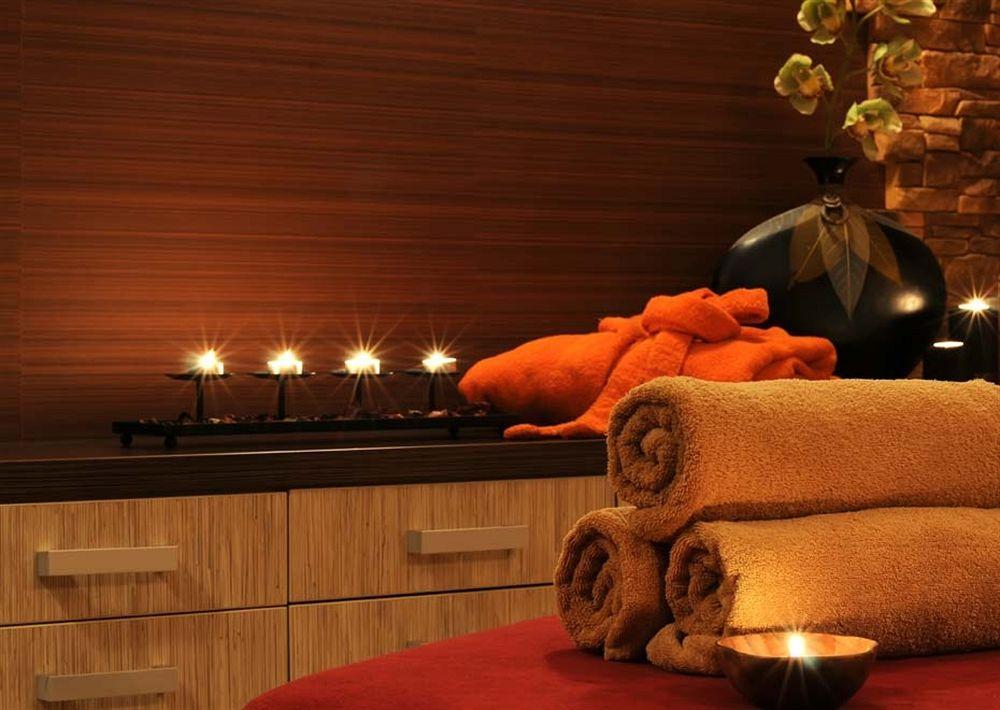 라미 그랜드 호텔 앤 스파 마나마 외부 사진 A spa