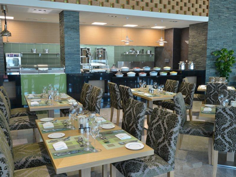 라미 그랜드 호텔 앤 스파 마나마 외부 사진 The restaurant