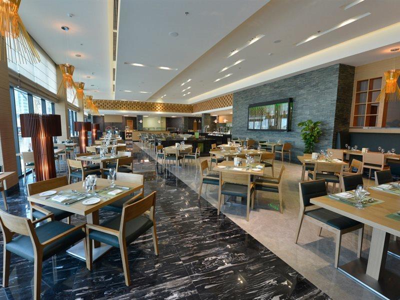 라미 그랜드 호텔 앤 스파 마나마 외부 사진 The restaurant